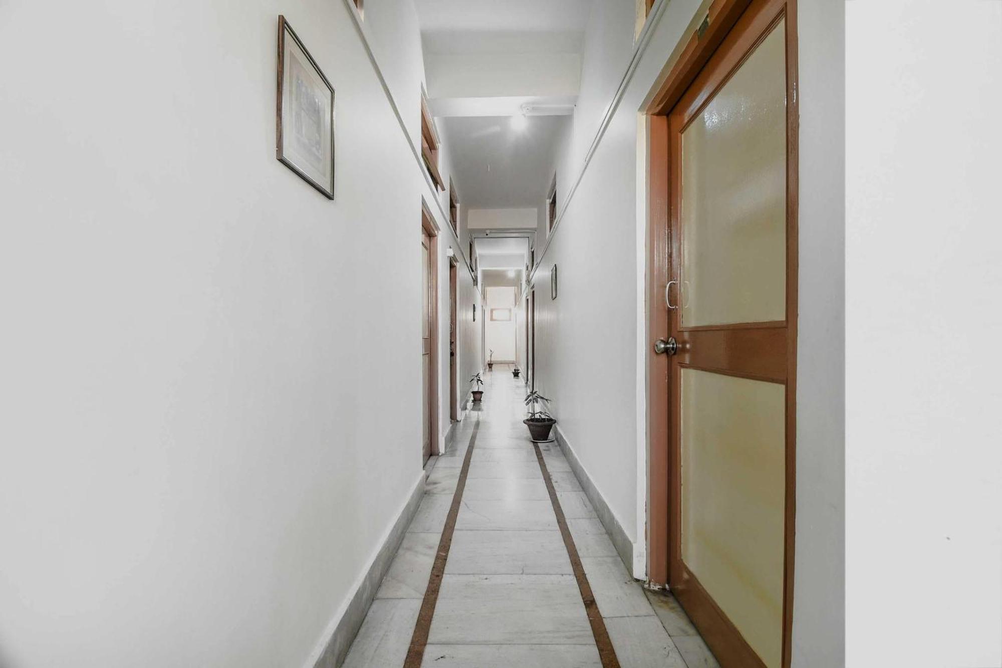 Oyo Flagship 71156 Hotel Jaybee'S Дібругарх Екстер'єр фото