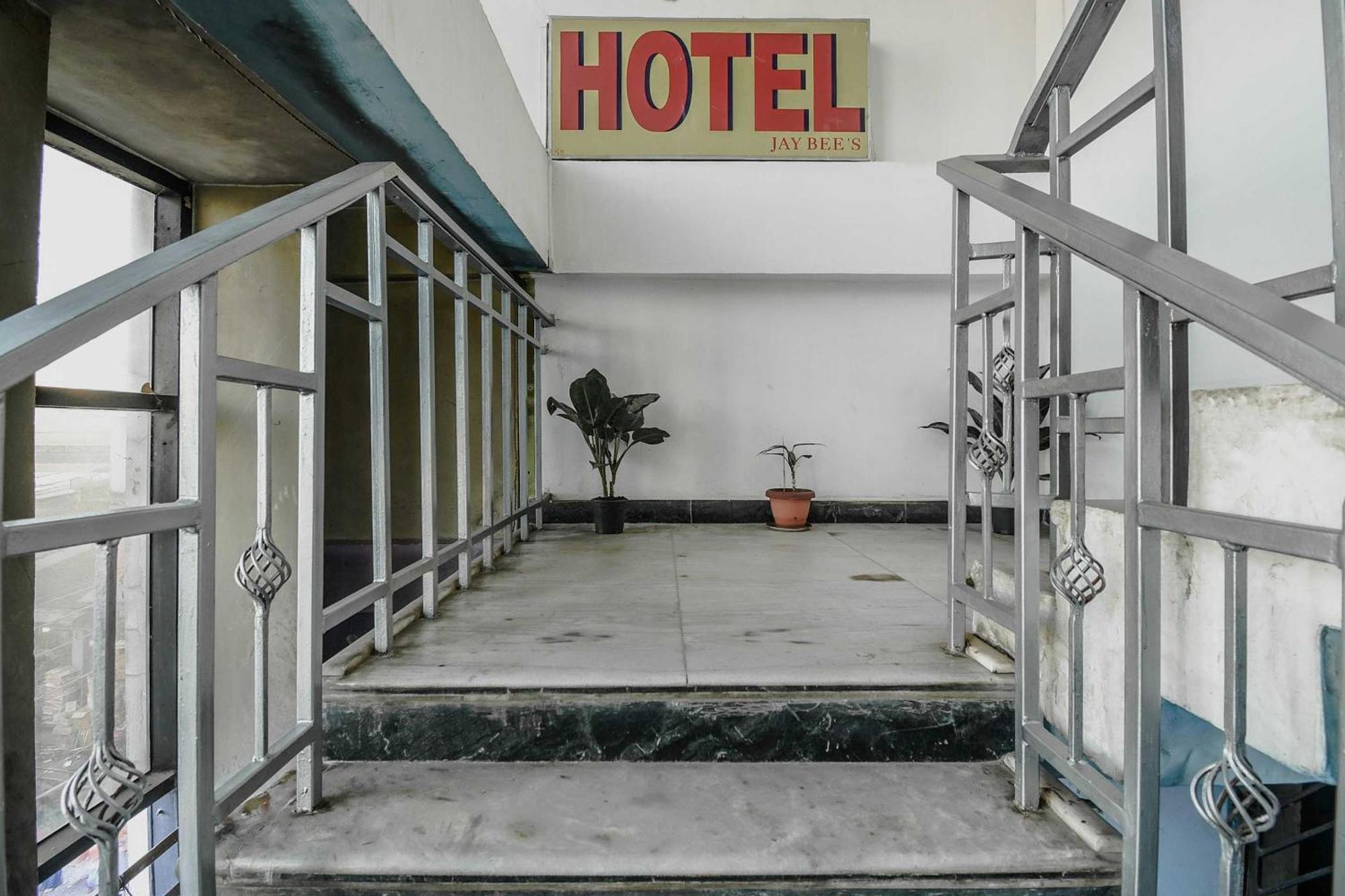 Oyo Flagship 71156 Hotel Jaybee'S Дібругарх Екстер'єр фото